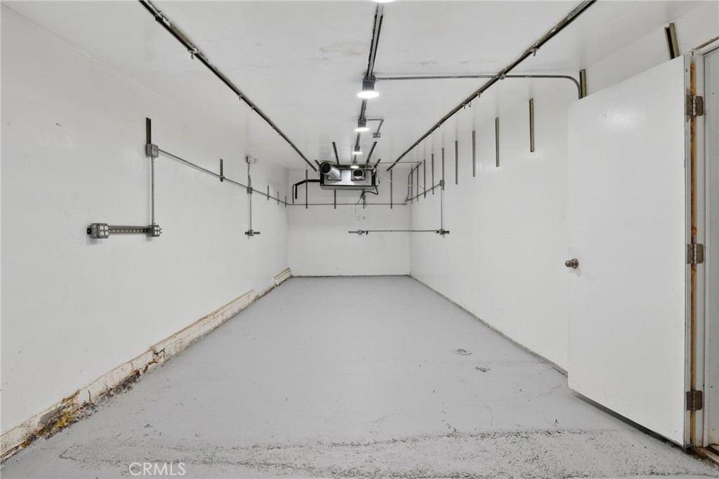 9939 Commerce Avenue Property Photo 15