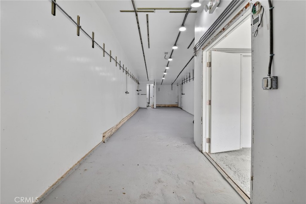 9939 Commerce Avenue Property Photo 18