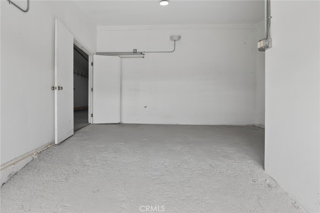 9939 Commerce Avenue Property Photo 20