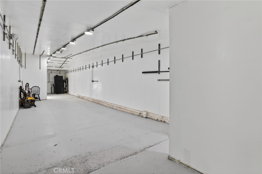 9939 Commerce Avenue Property Photo 21