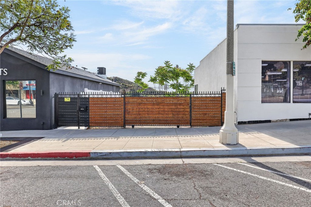 9939 Commerce Avenue Property Photo 22