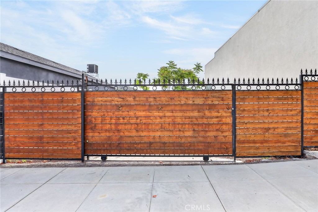 9939 Commerce Avenue Property Photo 23