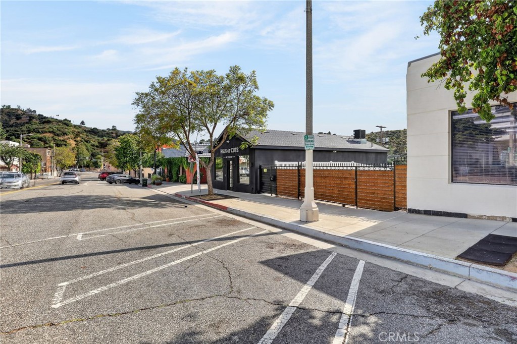 9939 Commerce Avenue Property Photo 25