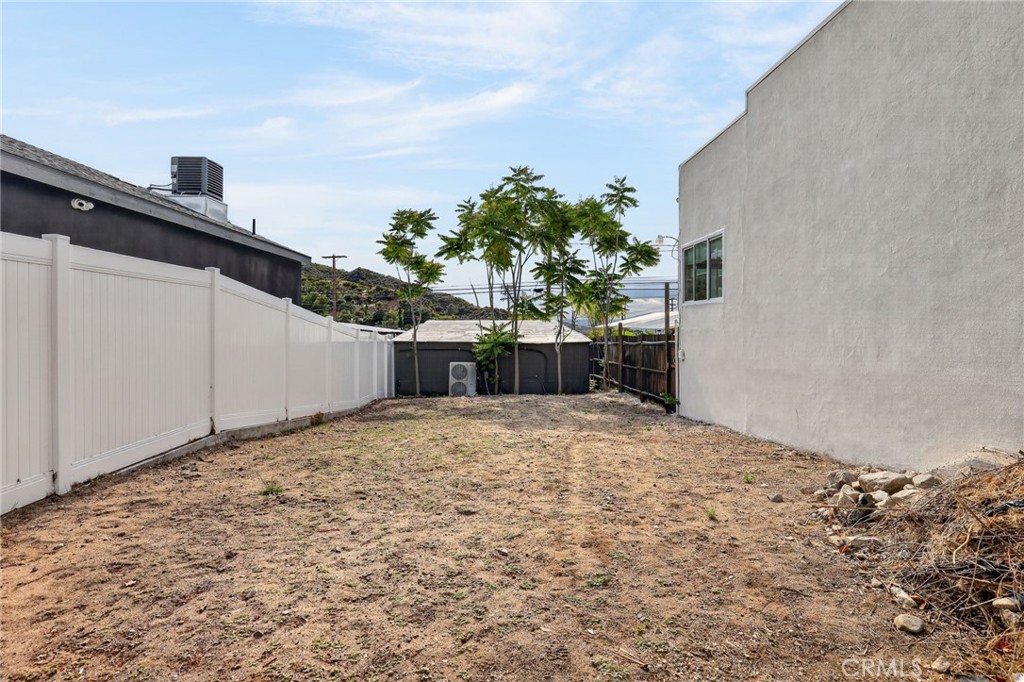 9939 Commerce Avenue Property Photo 26