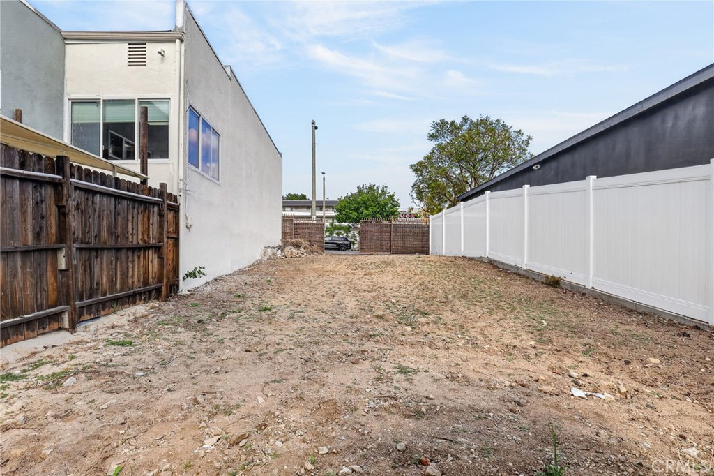 9939 Commerce Avenue Property Photo 28