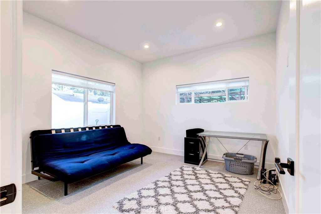 1615 N Niagara Street Property Photo 16