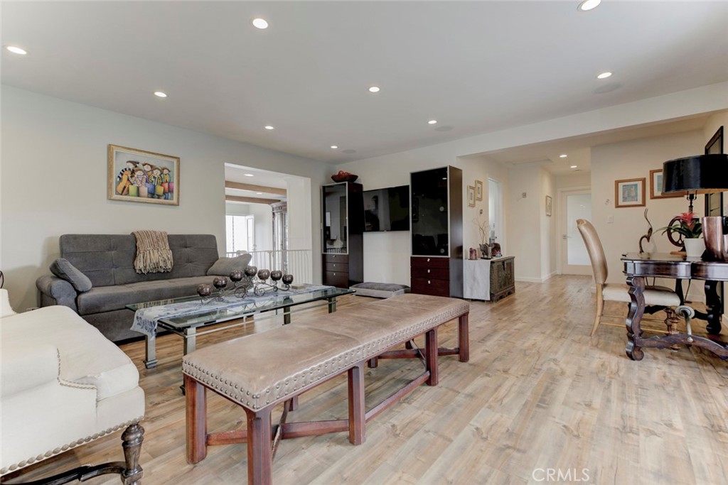 6911 Valmont Street Property Photo 10