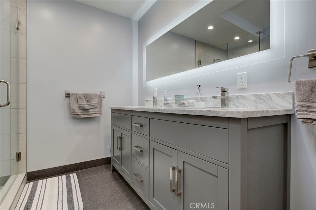 6911 Valmont Street Property Photo 13