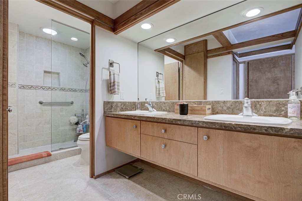 6911 Valmont Street Property Photo 28