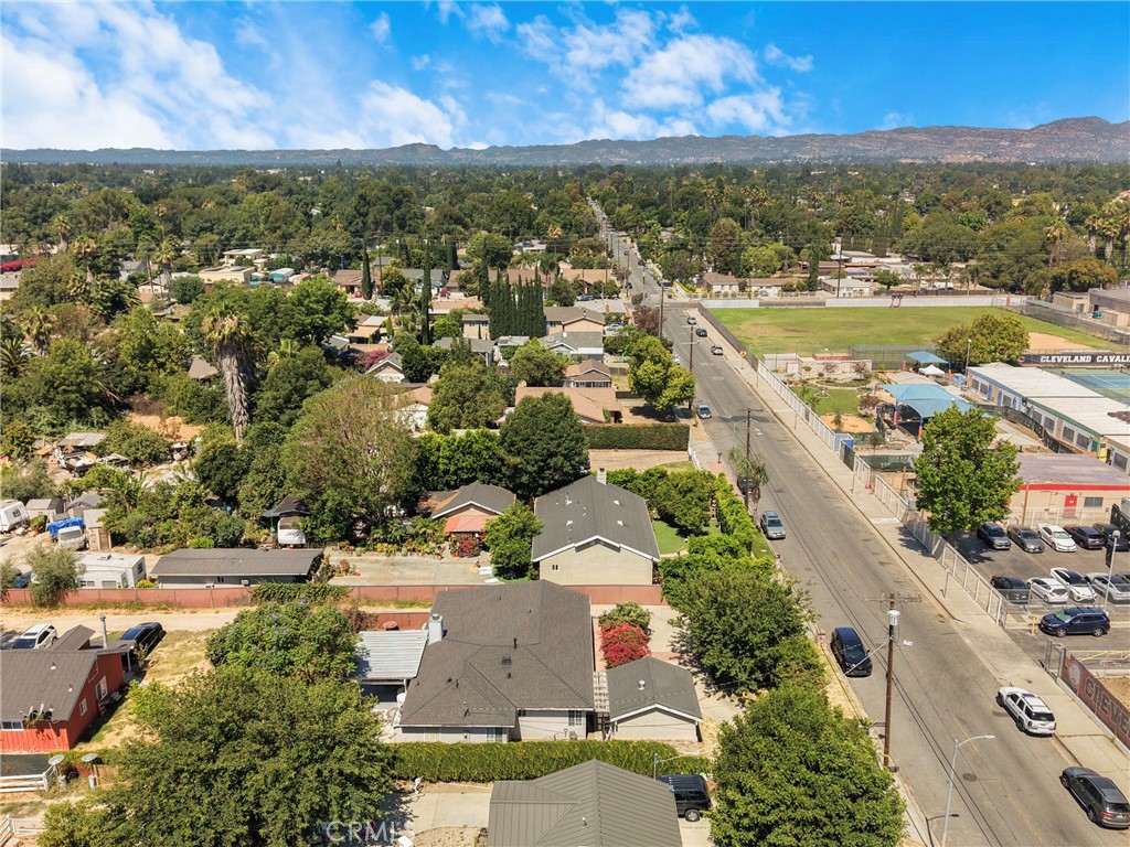 19000 Strathern Property Photo 34