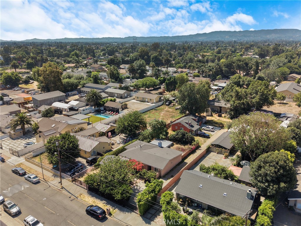 19000 Strathern Property Photo 37