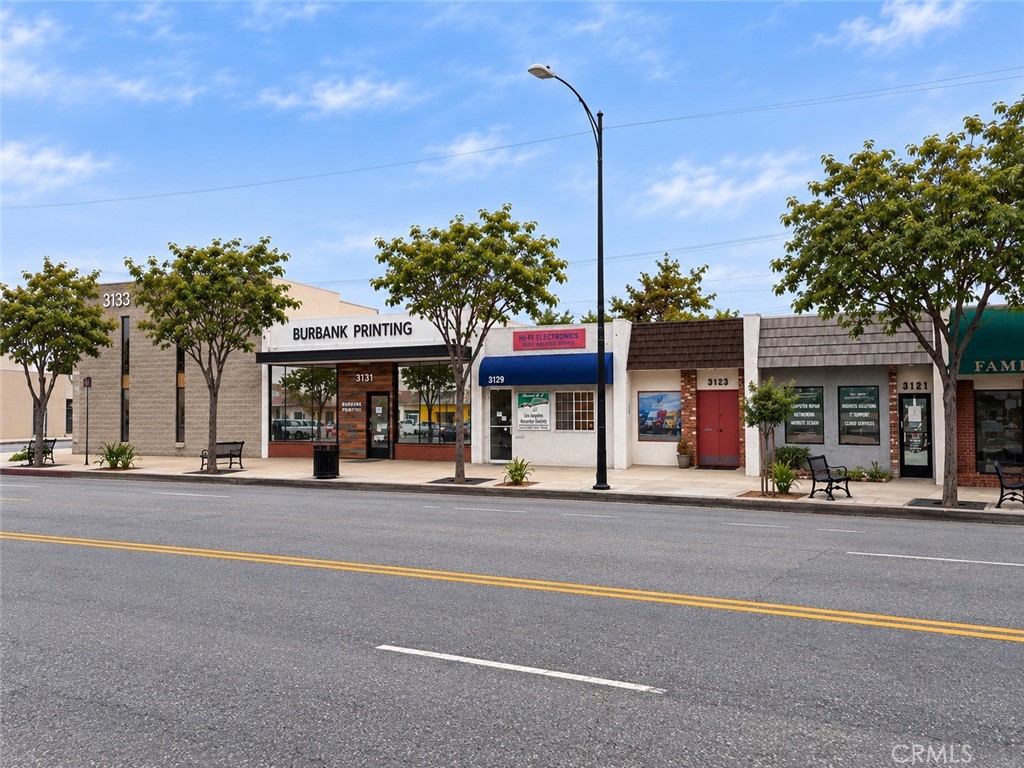 3131 W Burbank Boulevard Property Photo 6