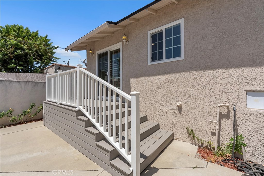 924 E Tujunga Property Photo 11