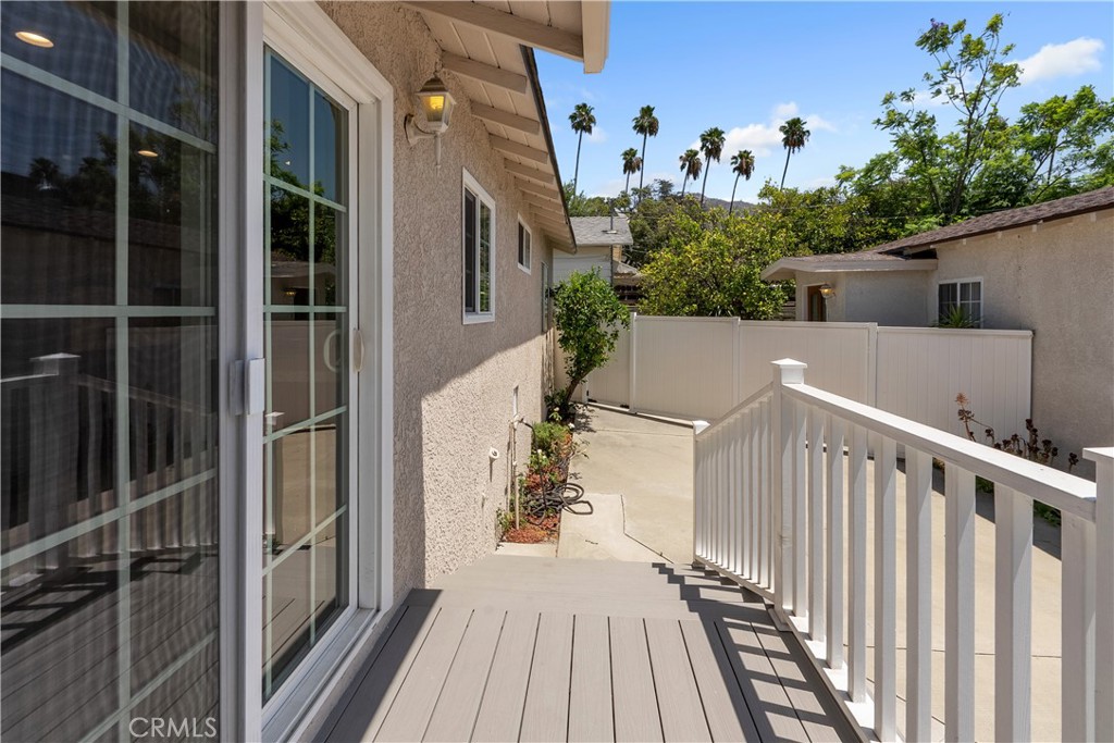 924 E Tujunga Property Photo 12