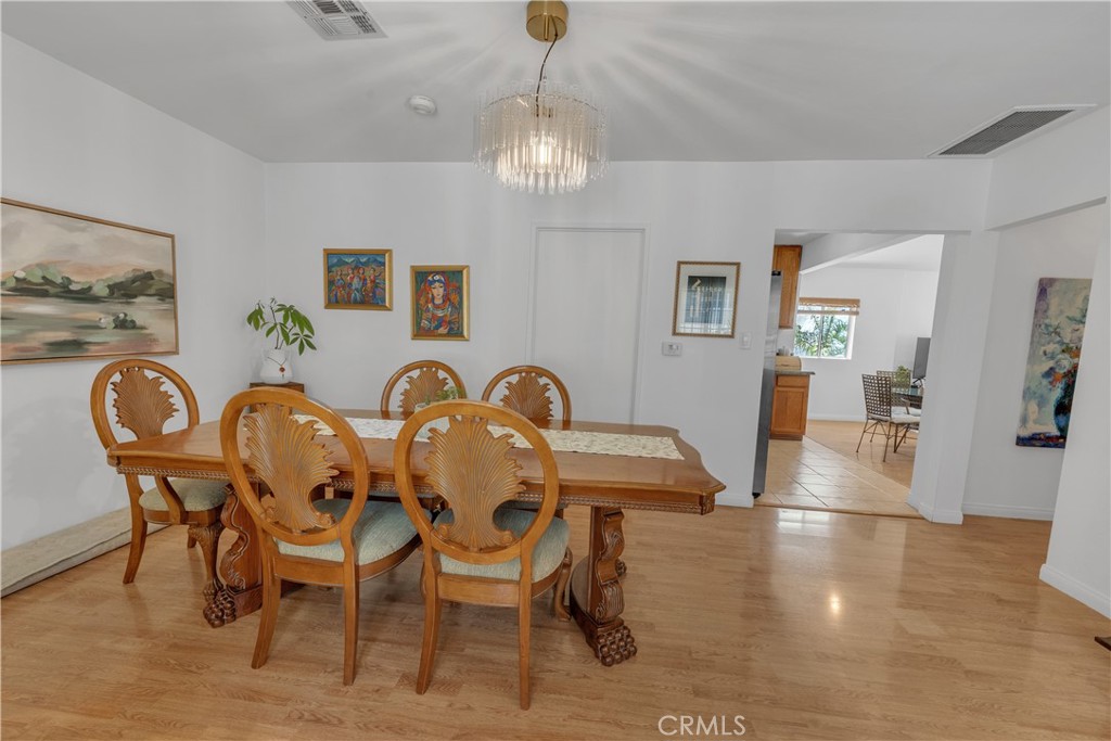 924 E Tujunga Property Photo 18