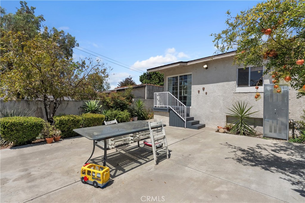 924 E Tujunga Property Photo 23
