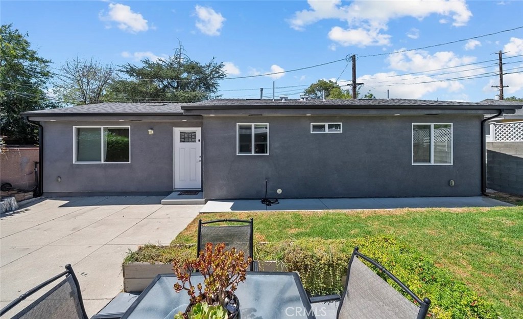 1525 N Screenland Drive Property Photo 1