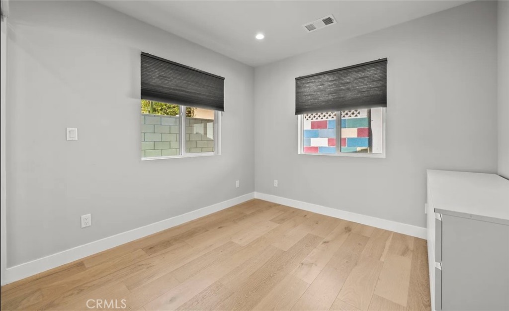 1525 N Screenland Drive Property Photo 6