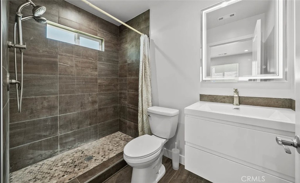 1525 N Screenland Drive Property Photo 9
