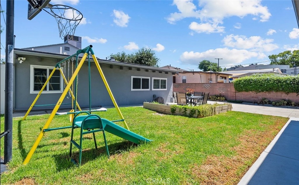 1525 N Screenland Drive Property Photo 11