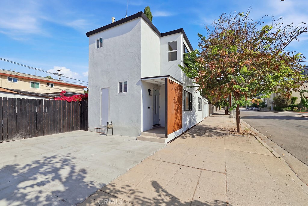 1211 Cole Avenue Property Photo 1