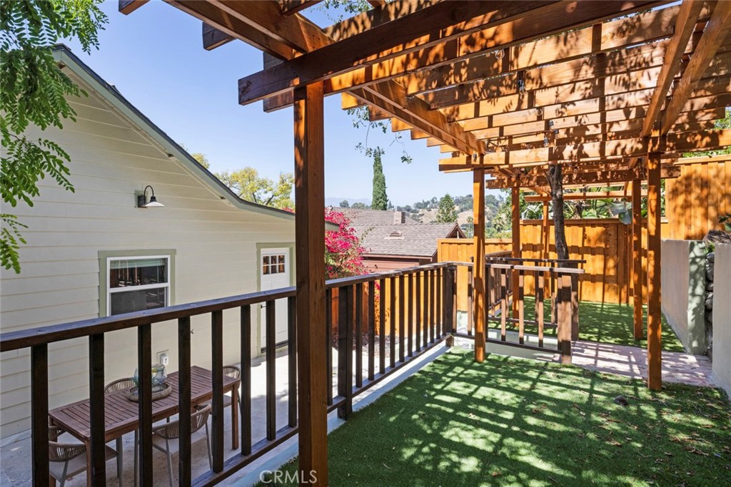 5850 Burwood Ave Property Photo 33
