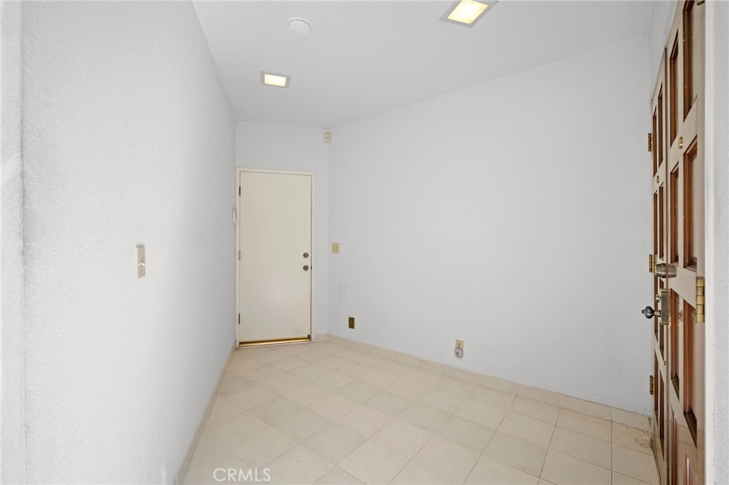 3206 Montrose Avenue 4 Property Photo 3
