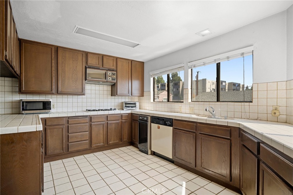 3206 Montrose Avenue 4 Property Photo 23