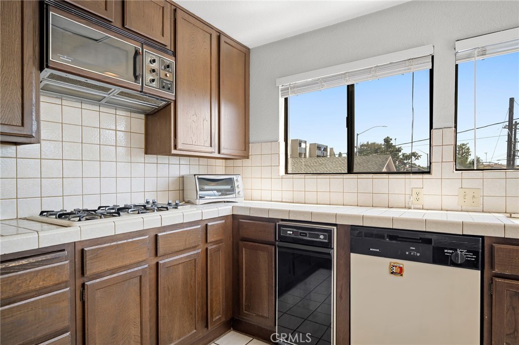 3206 Montrose Avenue 4 Property Photo 24
