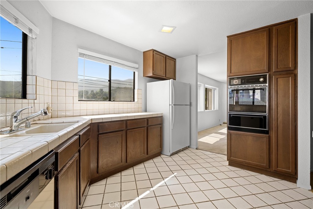 3206 Montrose Avenue 4 Property Photo 26