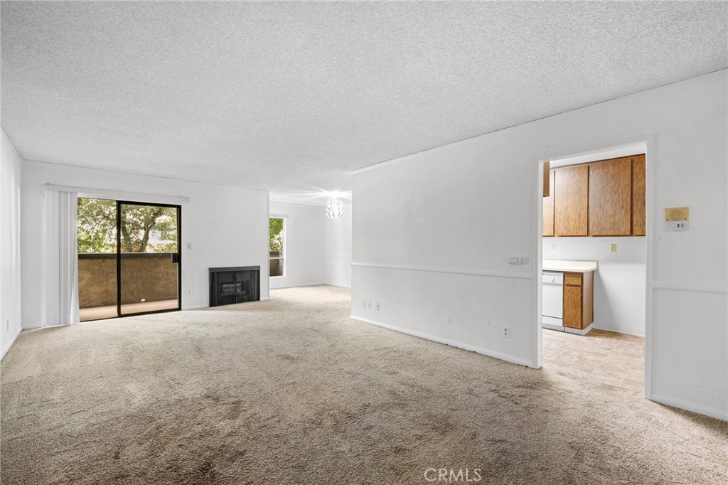 320 E Stocker 107 Property Photo 5