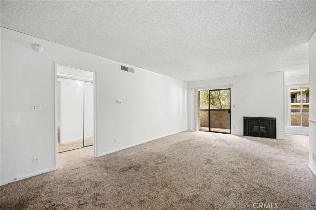 320 E Stocker 107 Property Photo 7