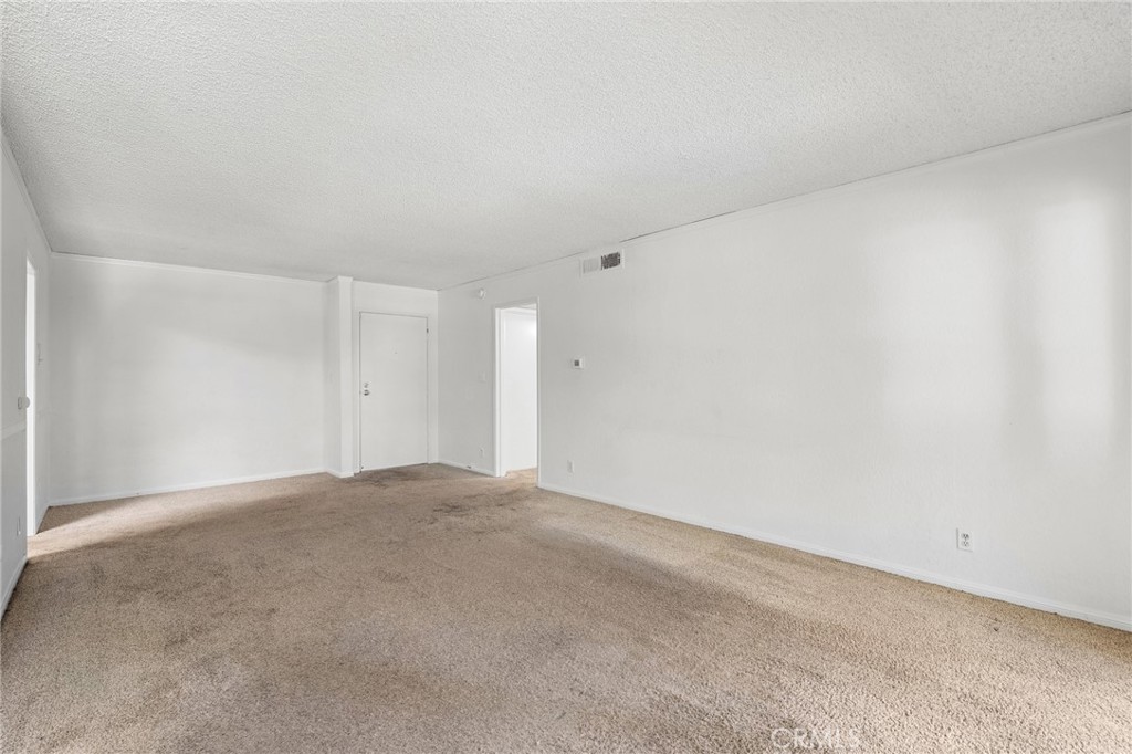 320 E Stocker 107 Property Photo 10