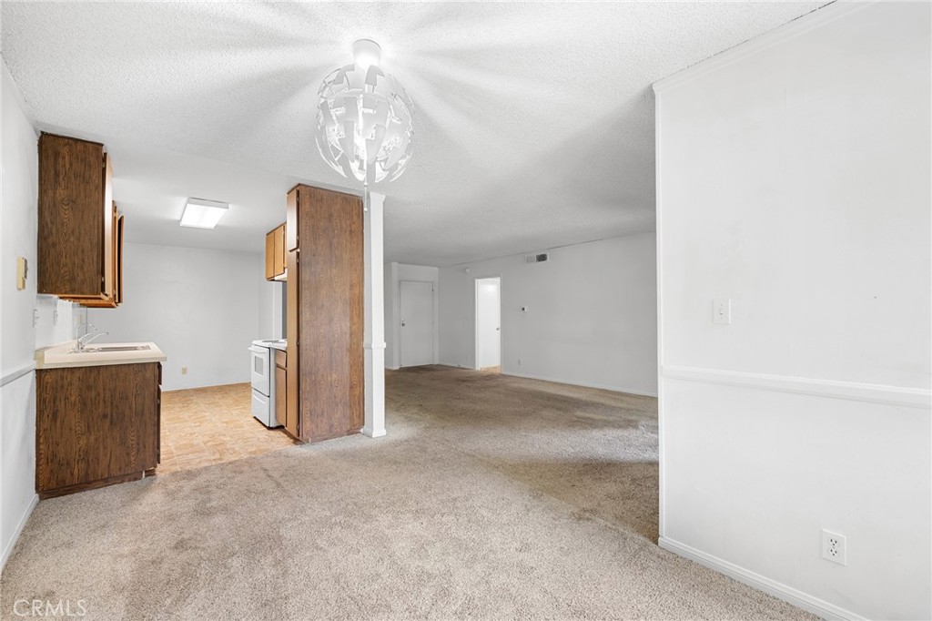 320 E Stocker 107 Property Photo 16