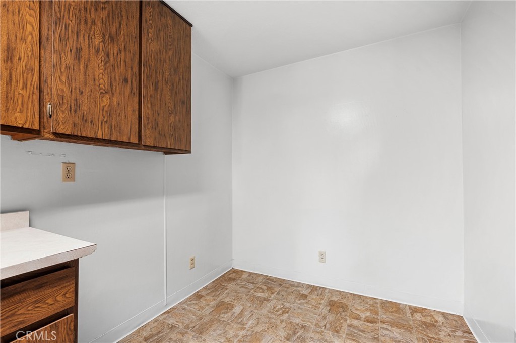 320 E Stocker 107 Property Photo 22