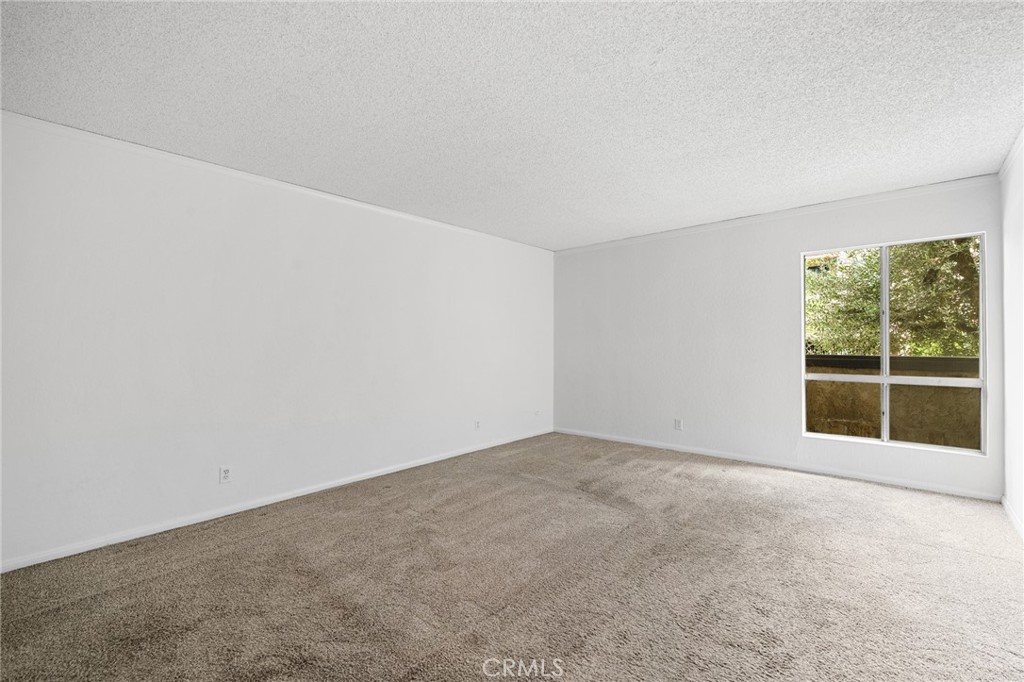 320 E Stocker 107 Property Photo 25
