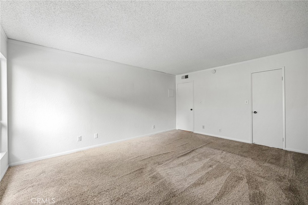 320 E Stocker 107 Property Photo 26