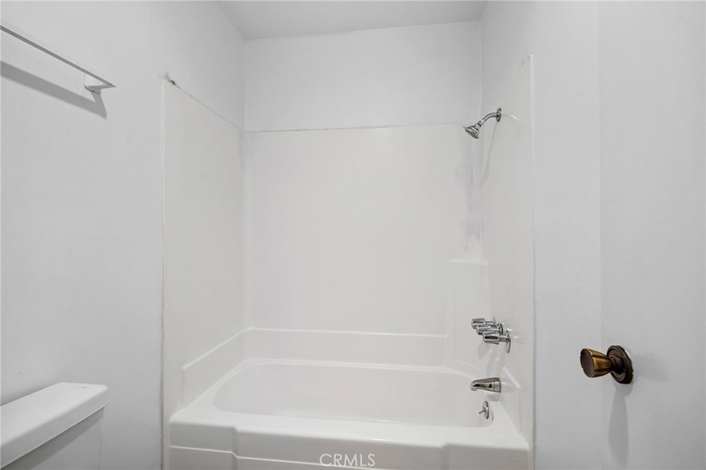 320 E Stocker 107 Property Photo 29