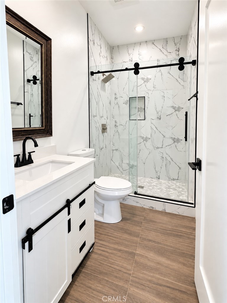 1129 N Catalina Property Photo 4
