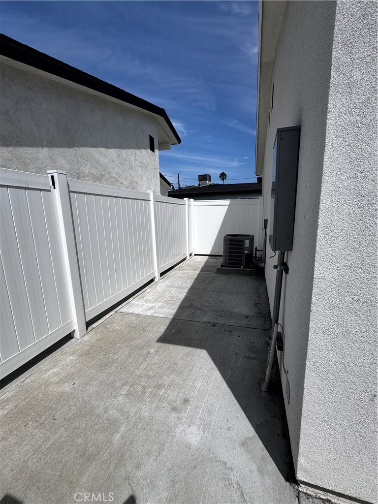 1129 N Catalina Property Photo 10