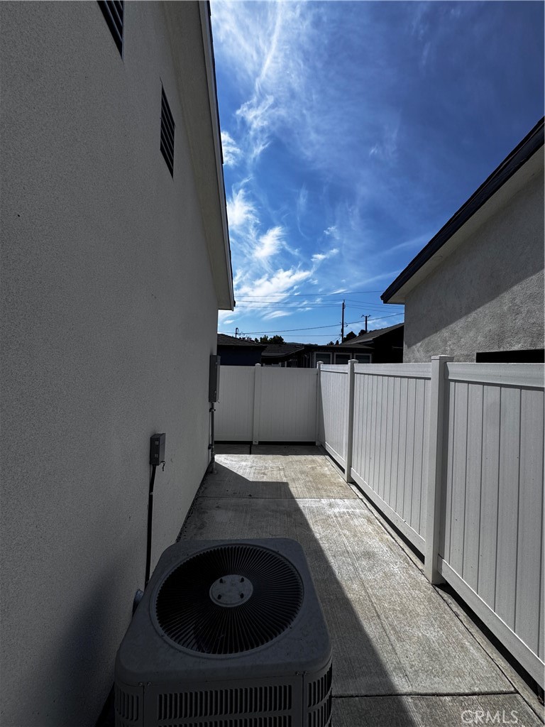 1129 N Catalina Property Photo 11