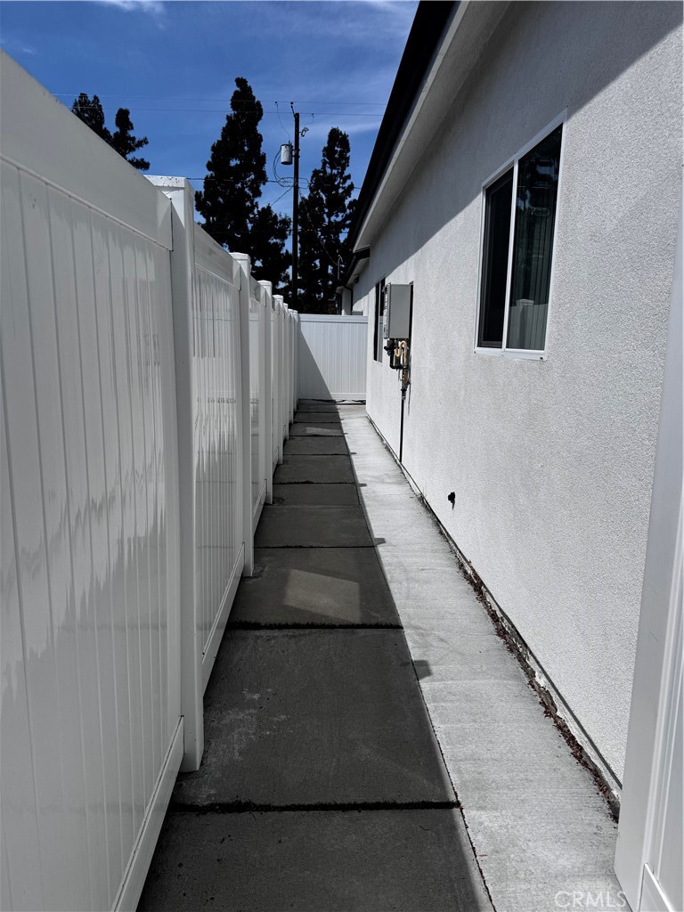 1129 N Catalina Property Photo 12