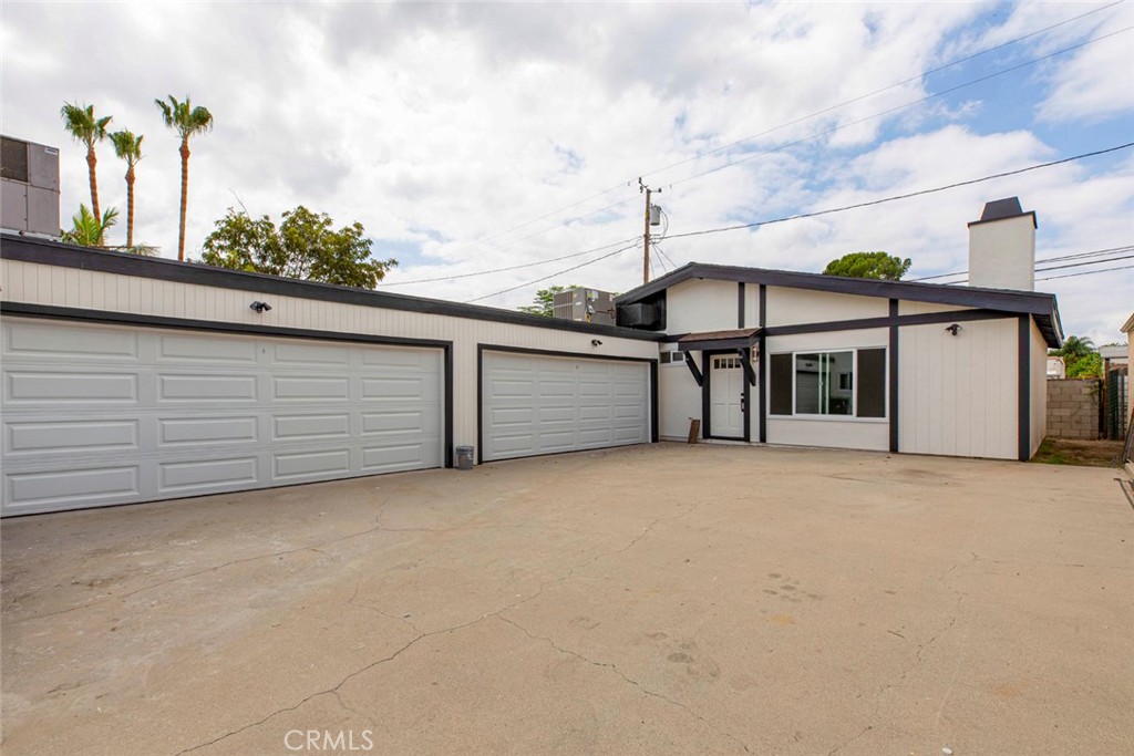 821 N Maple B Property Photo 2