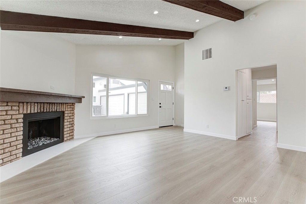 821 N Maple B Property Photo 4