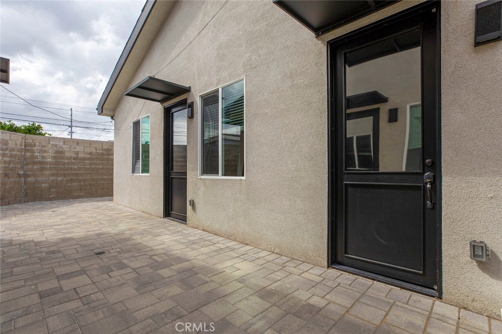 6829 Bellaire Avenue Property Photo 2