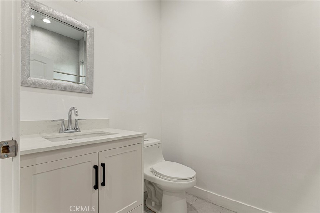 6829 Bellaire Avenue Property Photo 10