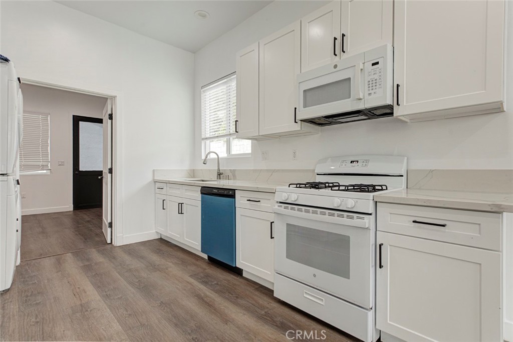 6831 Bellaire Avenue Property Photo 4