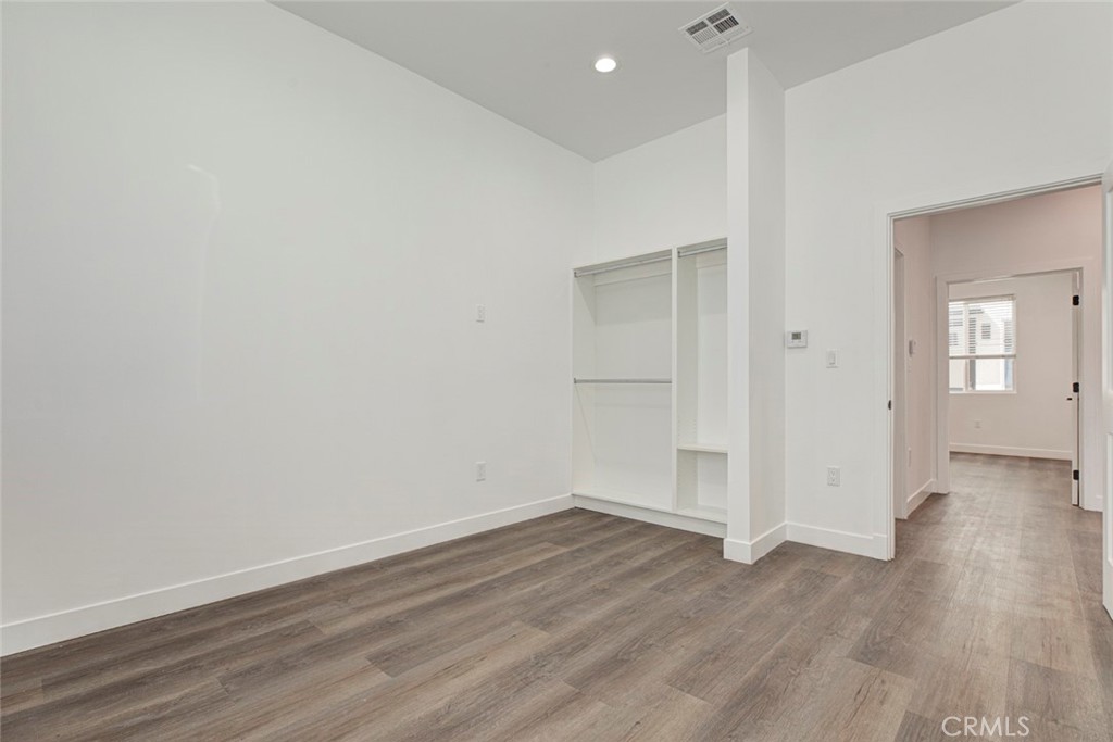 6831 Bellaire Avenue Property Photo 8