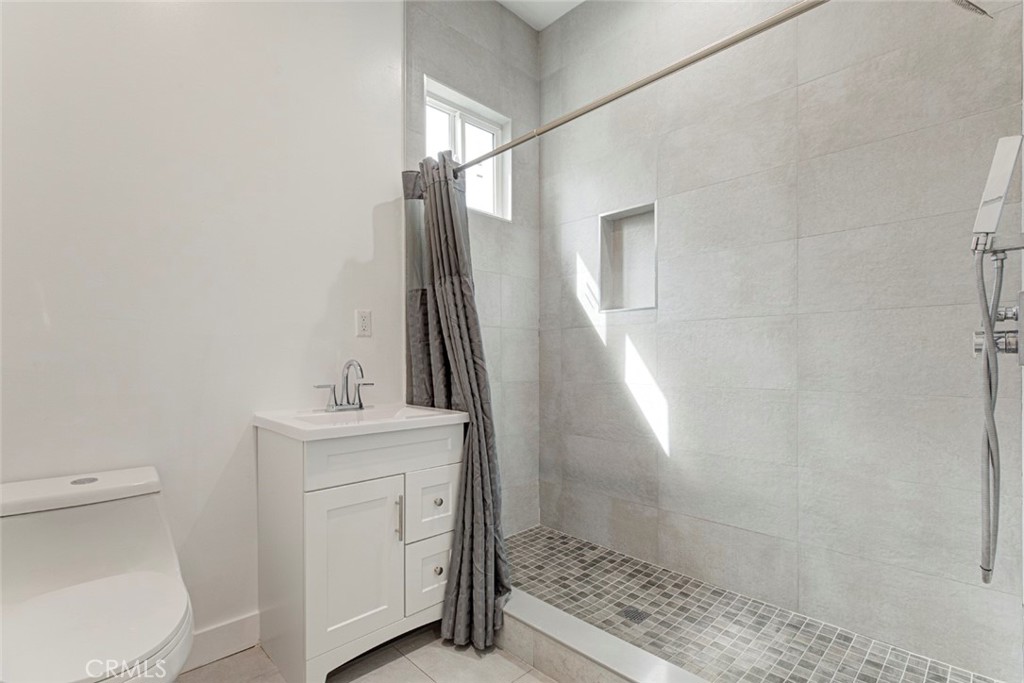 6831 Bellaire Avenue Property Photo 10