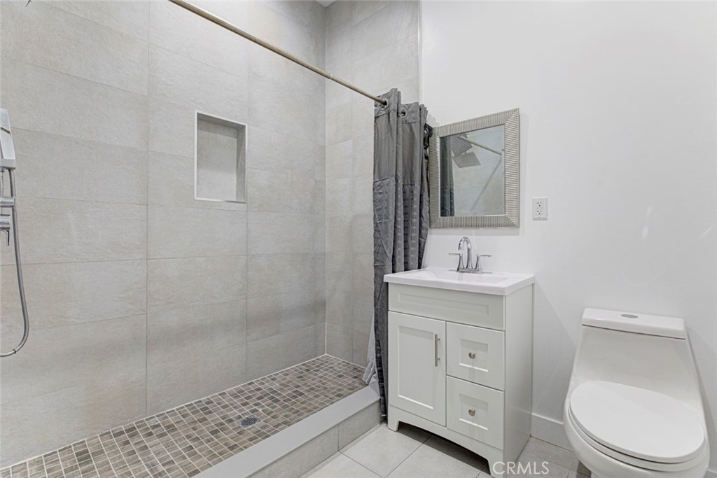 6831 Bellaire Avenue Property Photo 11